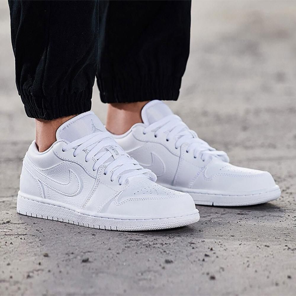 Giay Nike Air Jordan 1 Low Triple White 130 Authentic Shoes Giay Nike Air Jordan 1 Low Triple White 130 Authentic Shoes
