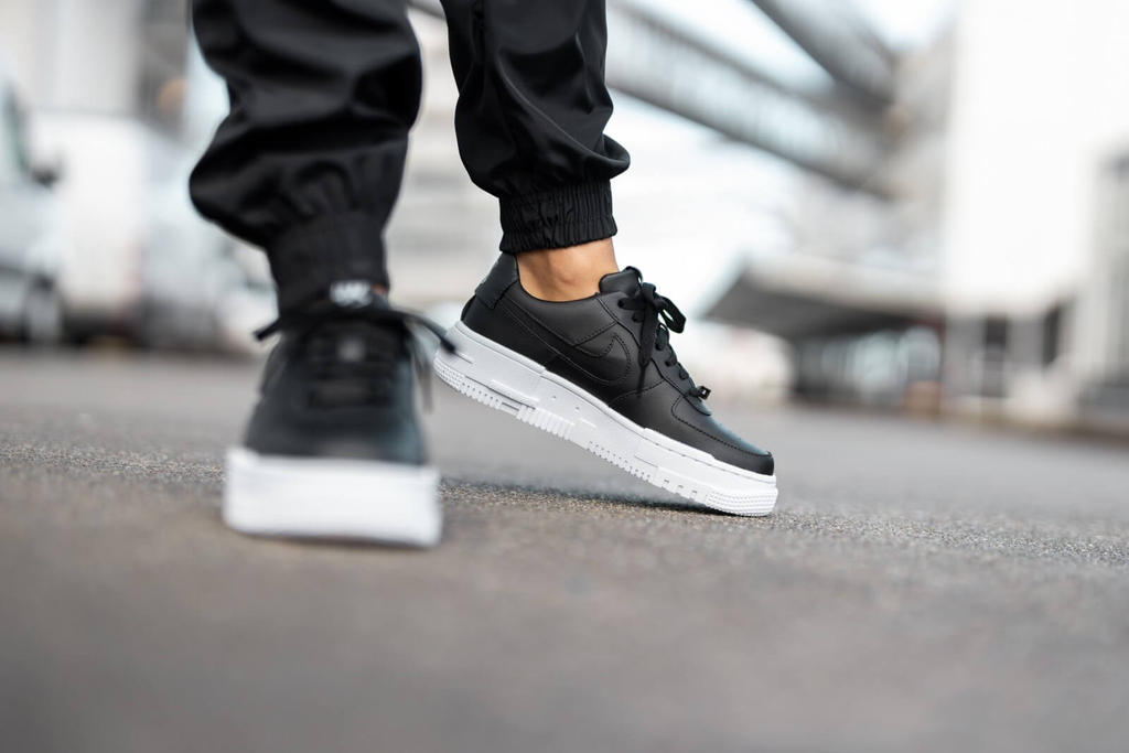 nike air force 1 pixel zwart