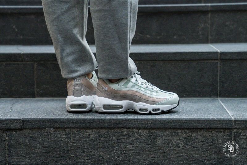 moon particle air max 95