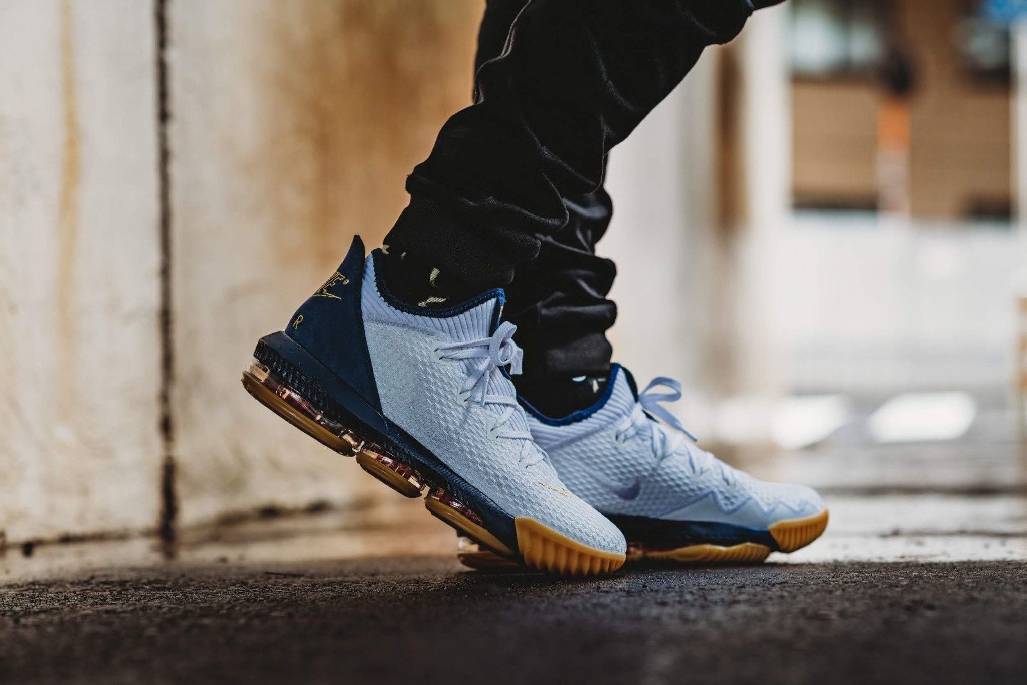 nike lebron 16 low americana