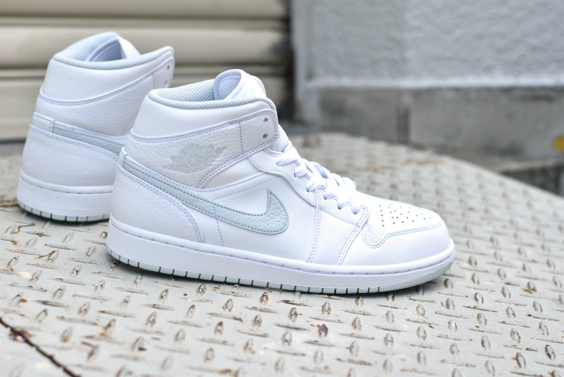 Giày Nike Air Jordan 1 Mid White Pure 