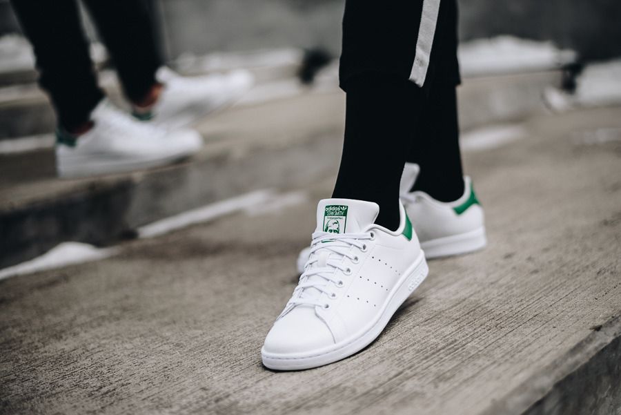 Stan Smith с костюмом