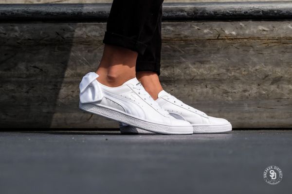 white bow pumas