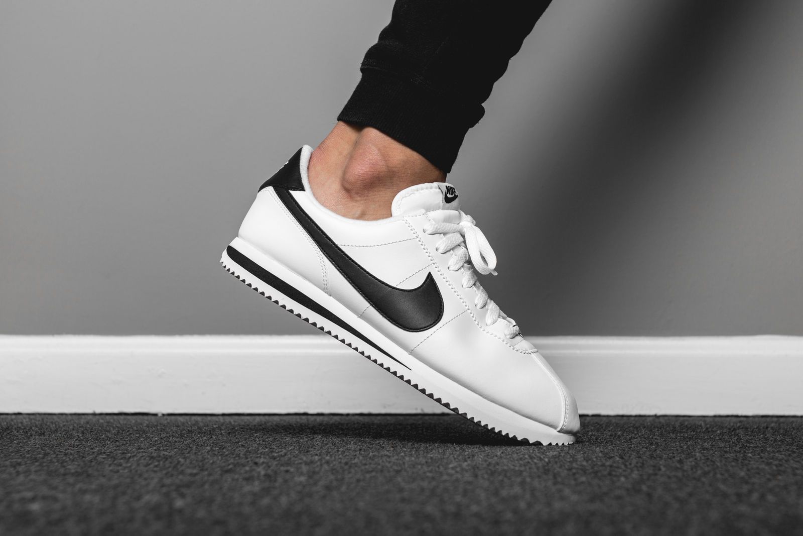 nike cortez black and white