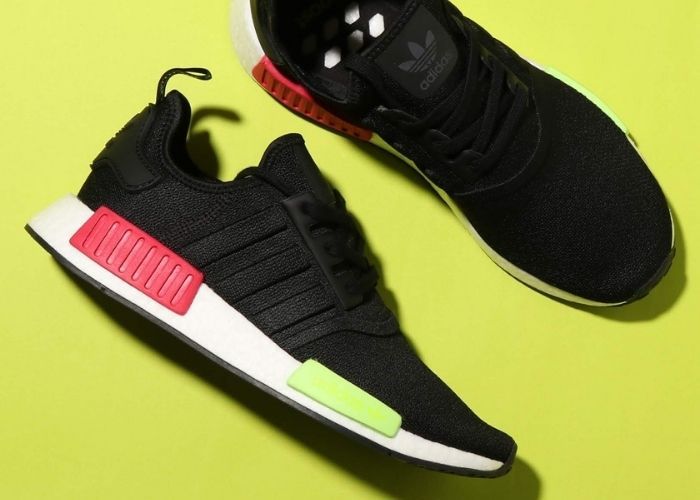 Giày Adidas NMD R1 Core Black Energy Pink EE5100 – AUTHENTIC SHOES