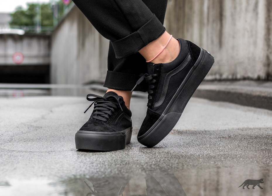 vans total black platform