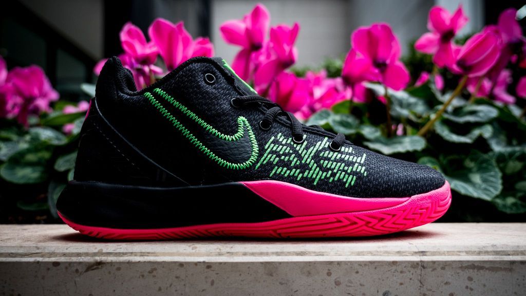 kyrie flytrap 2 black hyper pink