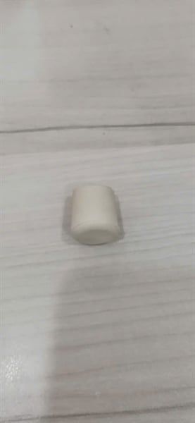 Nút nhựa chân bàn tròn Vinahardware, màu trắng - NNB19T