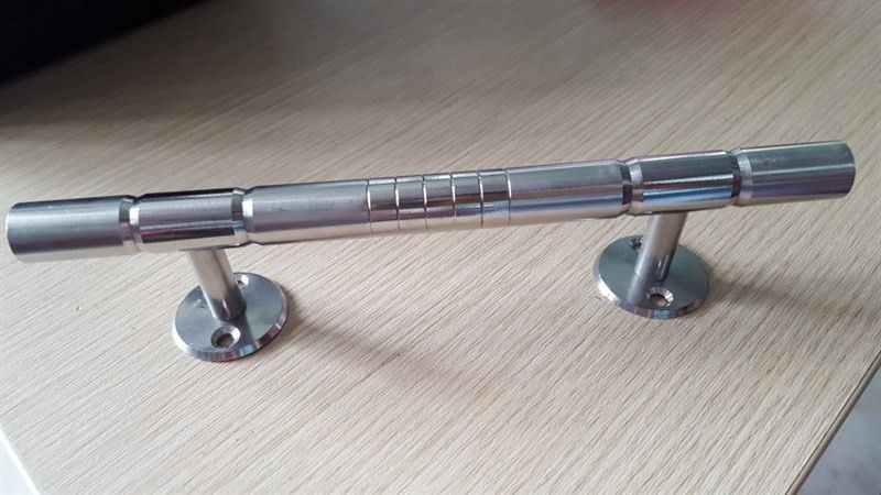 Tay nắm cửa inox Vinahardware phi 16 dài 220mm kiểu Nosovom SUS-304 HD0322