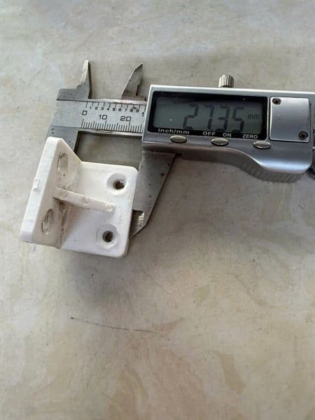 Pat ( Bas) nhựa vuông Vinahardware màu trắng P3035NT-P3035NT