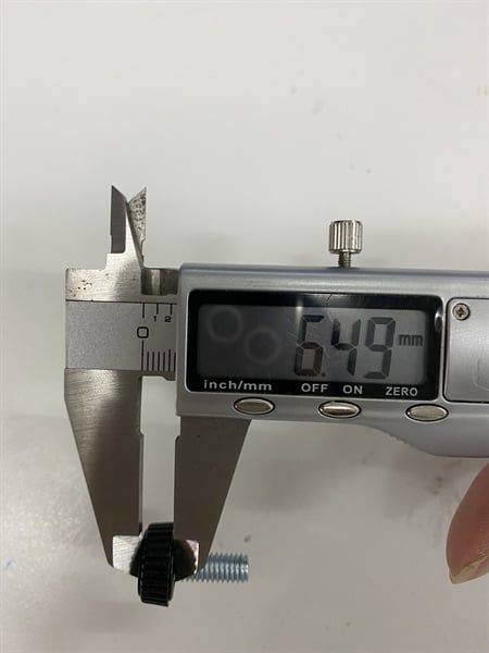 Khuôn chỉnh chân bàn 1 vạch M6 Vinahardware, màu đen - TA615TP23K