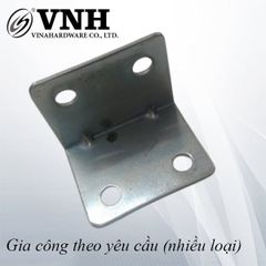 Pat (bas) sắt bốn lỗ Vinahardware, xi trắng - P3030L26