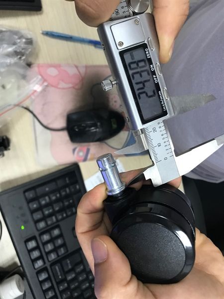 Bánh xe Vinahardware phi 50mm, tyren trơn dài 25mm, màu đen - CT5025-CT5025