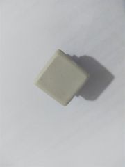 Nút nhựa vuông 20 đế 7 , màu trắng ngà PB2007W-PB2007W