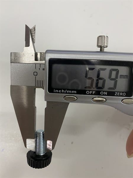 Khuôn chỉnh chân bàn 1 vạch M6 Vinahardware, màu đen - TA615TP23K