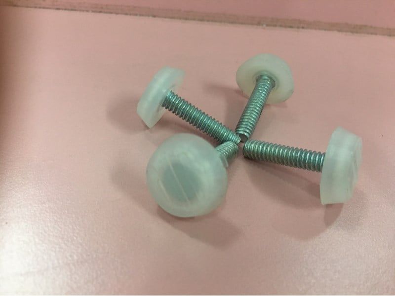 Chỉnh chân bàn 3 vạch màu nâu Vinahardware loại 1/4*25mm, đế nhựa 6x21mm