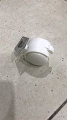Bánh xe nhựa, loại đế vuông, có khóa, màu trắng Vinahardware - CT8246CK