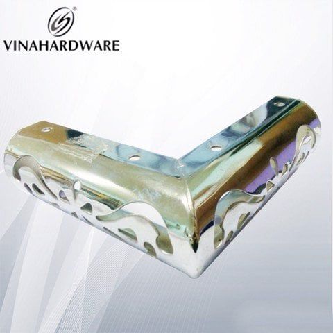 Chân inox hoa văn bằng sắt vuông Vinahardware cao 15mm vuông cạnh 50mm VNH1550