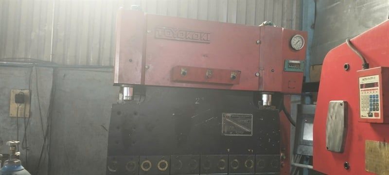 Máy chấn Amada 80 tấn dài 2m