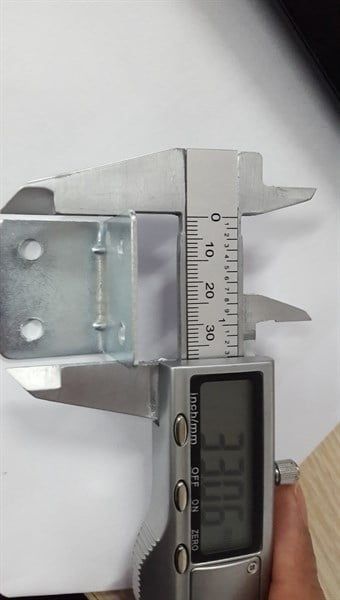 Pat ( Bas) sắt bốn lỗ Vinahardware, xi trắng xanh-P3530