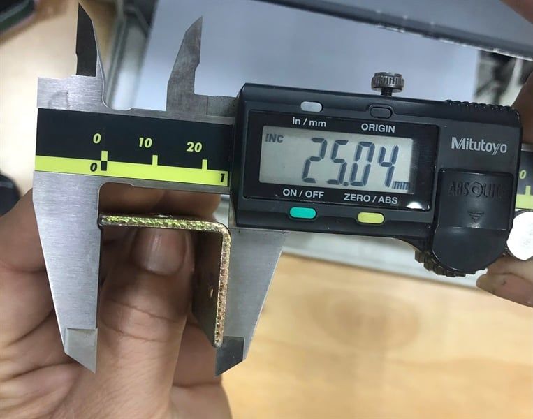 Pat ( bas) ke sắt chữ L, xi trắng kẽm - P2540L25
