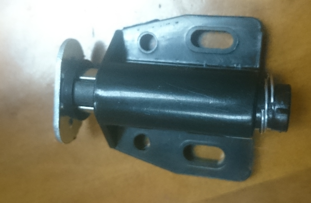 Chốt nhấn mở Vinahardware loại 38x48mm, màu đen - PO6639-PO6639