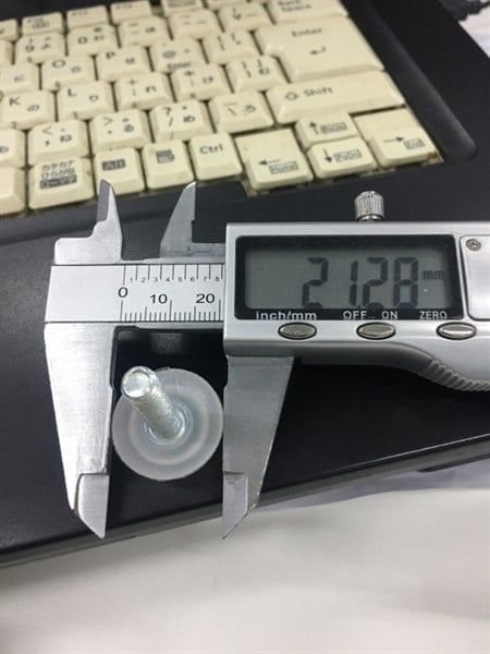 Chỉnh chân bàn 3 vạch màu nâu Vinahardware loại 1/4*25mm, đế nhựa 6x21mm