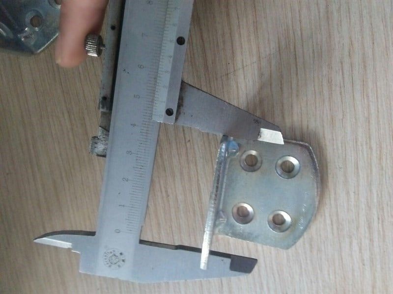 Pat ( Bas) ke vuông 8 lỗ Vinahardware loại 45x40 màu trắng BV4540Z-BV4540Z