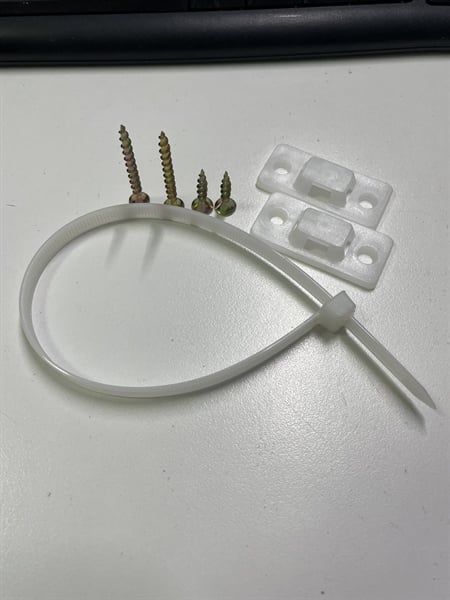 Bộ bas chống lật - Pát nhựa chống lật, chống ngã tủ Vinahardware - VNH0001