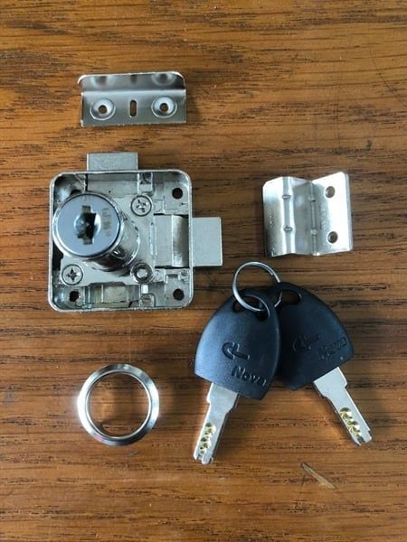 Khóa tủ vuông hai chiều Vinahardware - KT3628