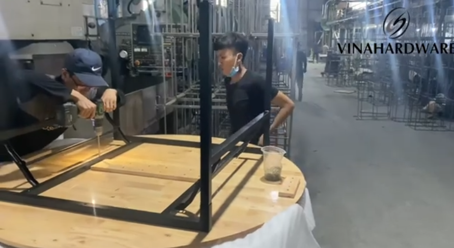 Khung bàn xếp gọn Vinahardware D1000xR1000xC730mm cho mặt ván tròn 1500mm VNH365070