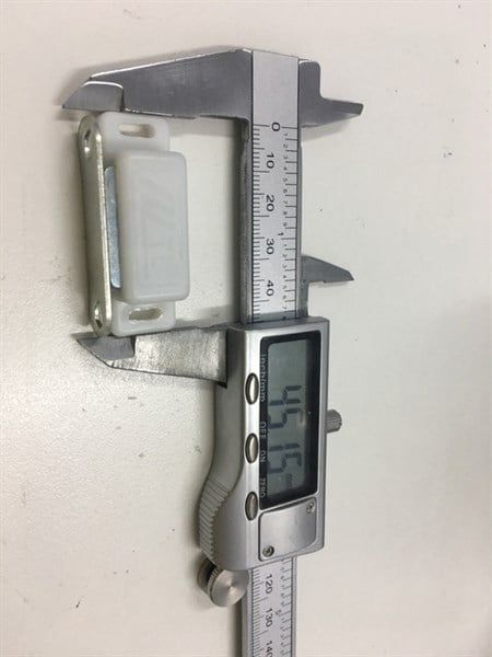 Nam châm cửa lớn trắng Vinahardware M394N15-M394N15