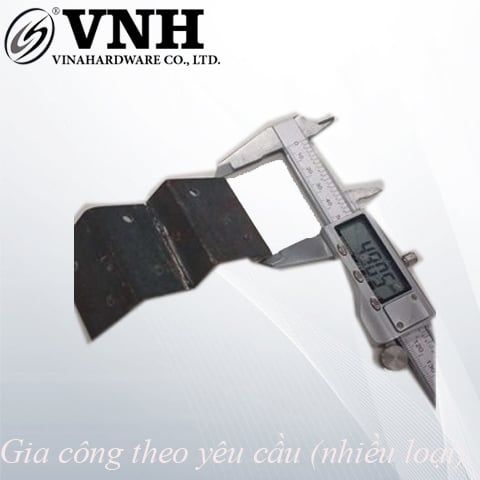 Pat ( bas) sắt bậc thang Vinahardware kích thước 49x2,6mm P4926-P4926