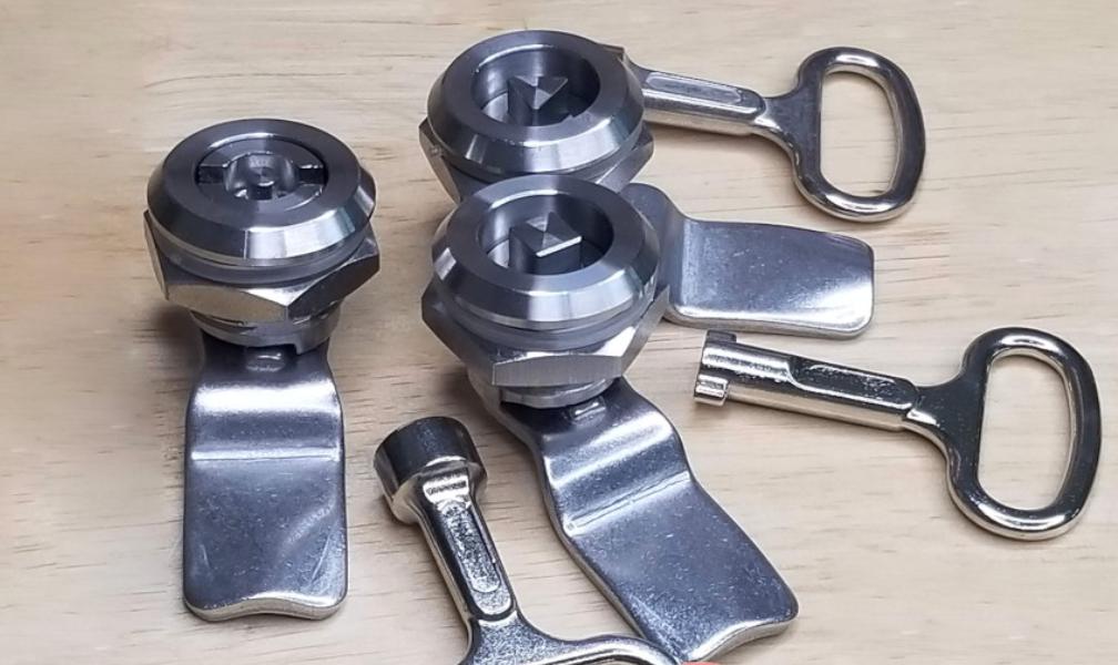 Khóa tủ điện Vinahardware, bas hình lưỡi gà - KT002512