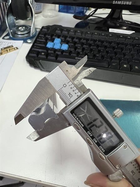 Tay nắm tủ hợp kim nhôm Vinahardware, loại hai đầu bóng, thân dày-HD0205