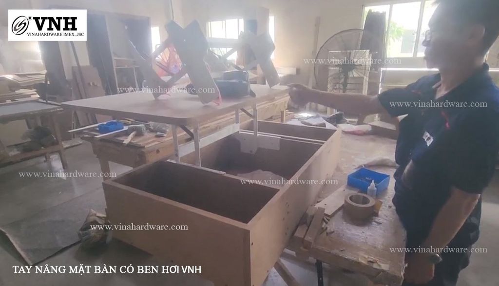 Tay nâng mặt bàn có ben hơi, sơn trắng bóng Vinahardware - VNH455320W