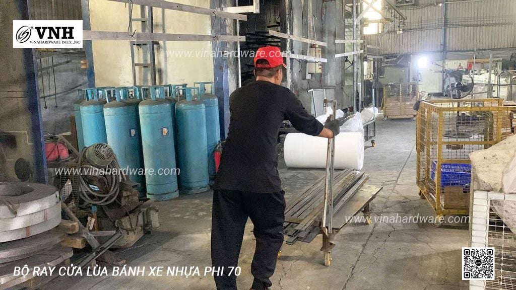 Bánh xe tiện nhựa cửa lùa Vinahardware - VNH120322 - Phi 70mm