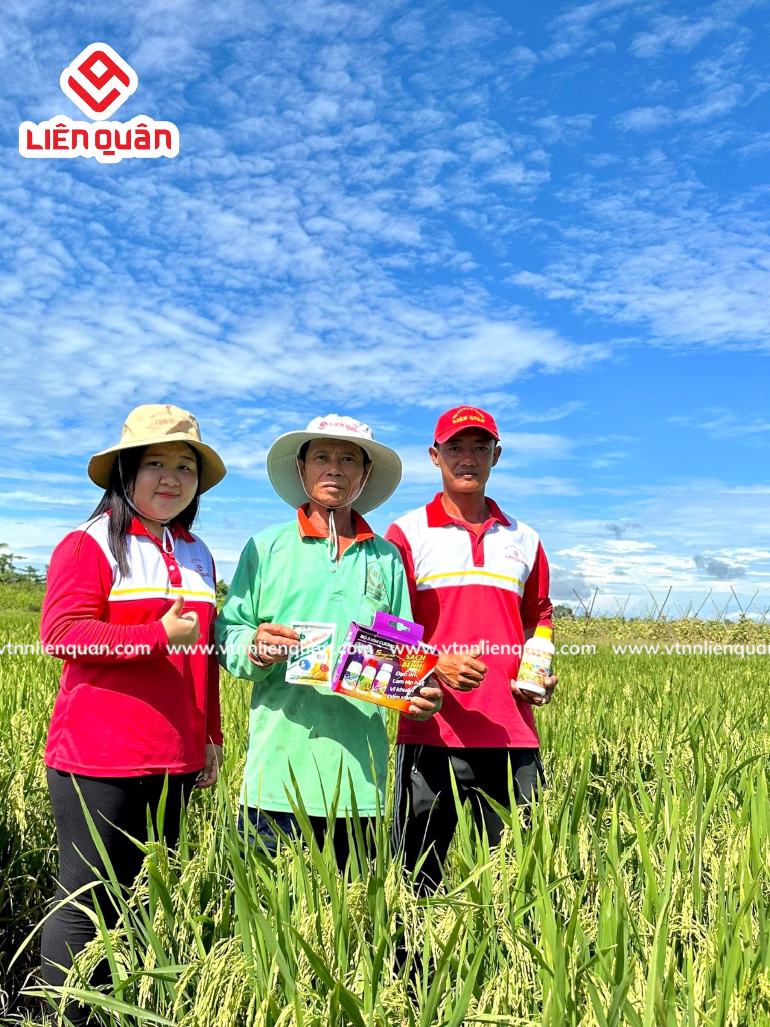 TeamLiênQuân thăm ruộng của chú Tý ở  Phú Tâm - Châu Thành - Sóc Trăng .