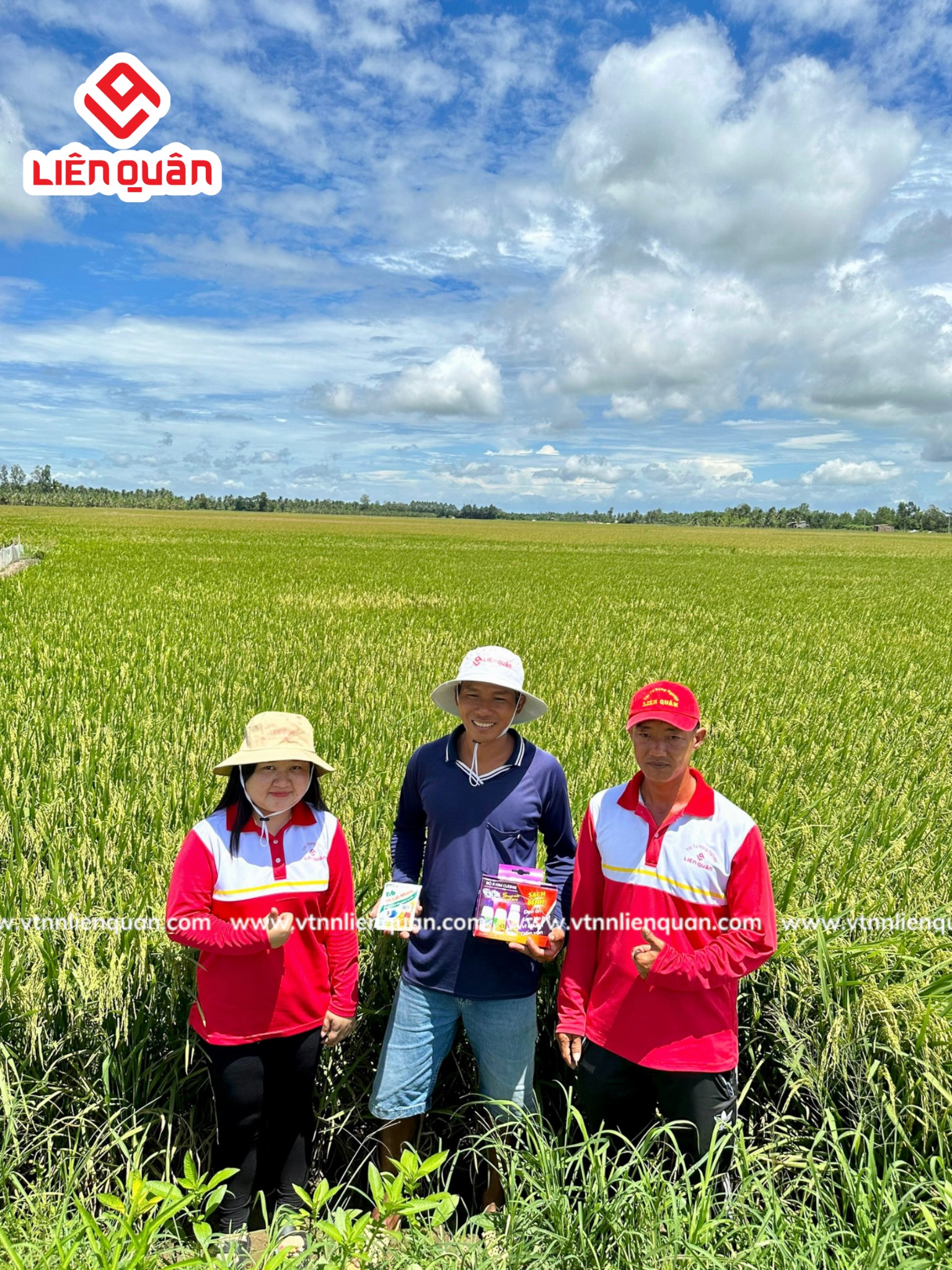 TeamLiênQuân thăm ruộng của Anh Dũng ở Kinh 20 - Phú Tâm - Châu Thành - Sóc trăng .