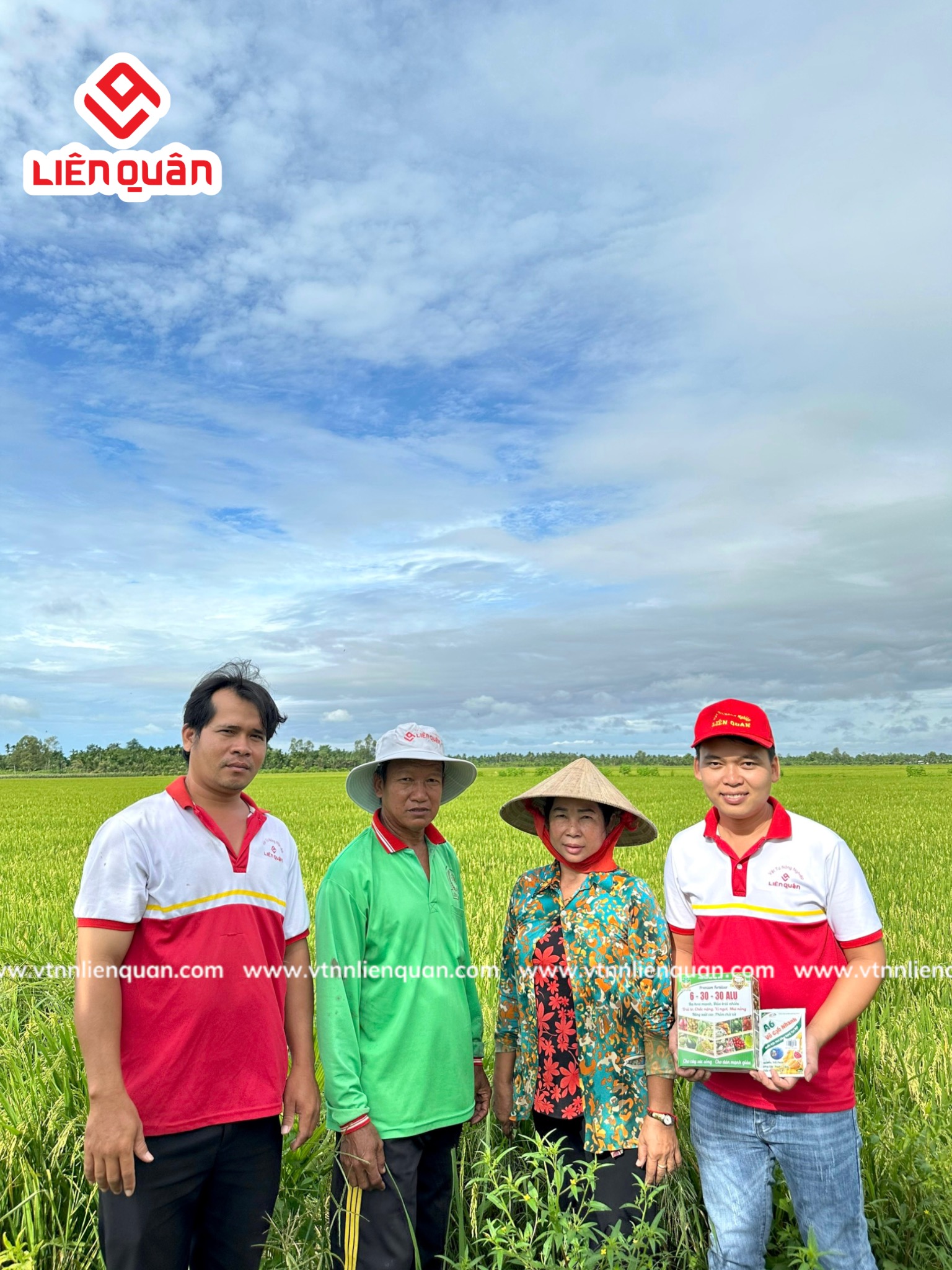 TeamLiênQuân thăm ruộng Chú Đen - Cây sộp- Kế sách- Sóc trăng