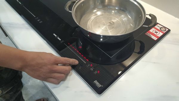 Bếp từ Lorca LCI 888S