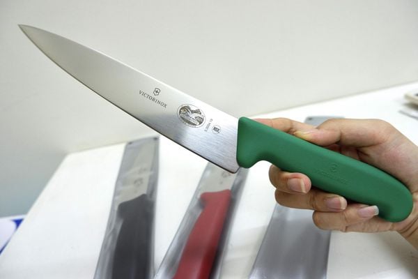Dao làm bếp Fibrox 19 cm cán nhựa Victorinox (Thụy Sỹ)