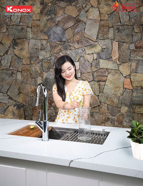 Vòi rửa bát rút dây Ponte Chrome