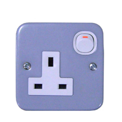 Bộ ổ cắm đơn 3 chấu 13A có công tắc, mặt kim loại Schneider ESM15_G19