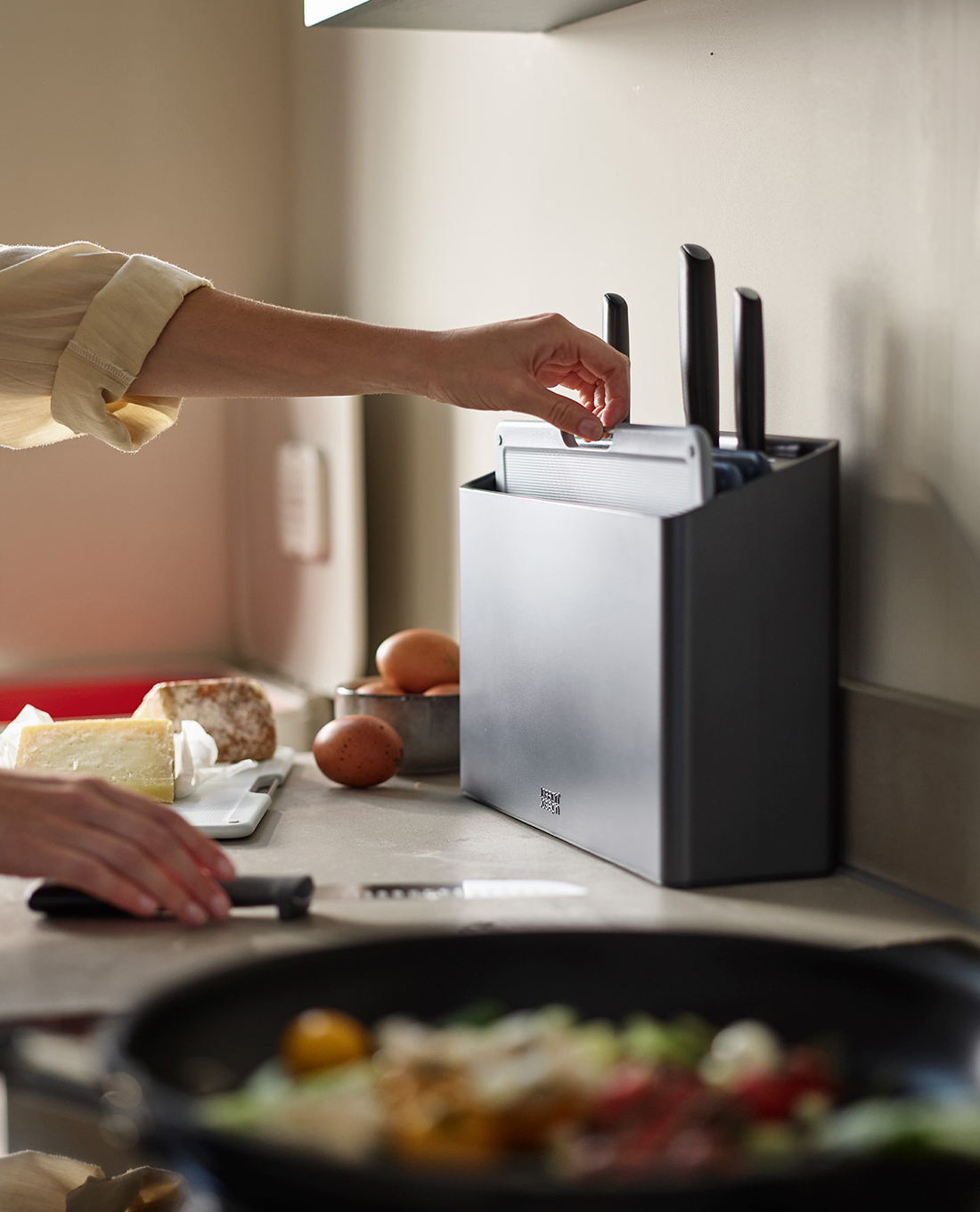 JOSEPH JOSEPH - Bộ 8 dao thớt tiện dụng Folio Plus