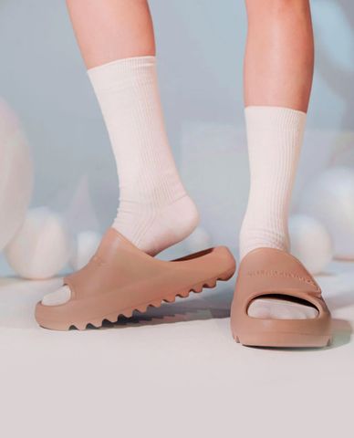  SNEAKERBUZZ - Dép unisex quai ngang Cloud 