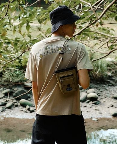  NCAA - Áo thun unisex cổ tròn tay ngắn American University 