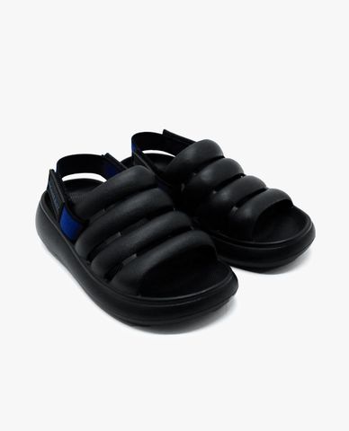  SNEAKERBUZZ - Giày sandals unisex mũi tròn Strap Punch Platform 