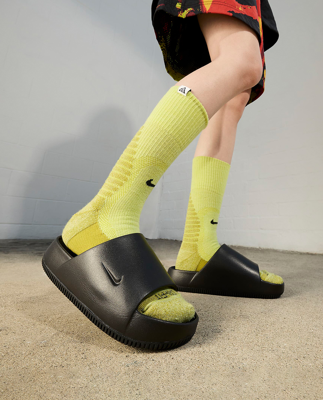 NIKE - Dép nữ quai ngang bản vừa