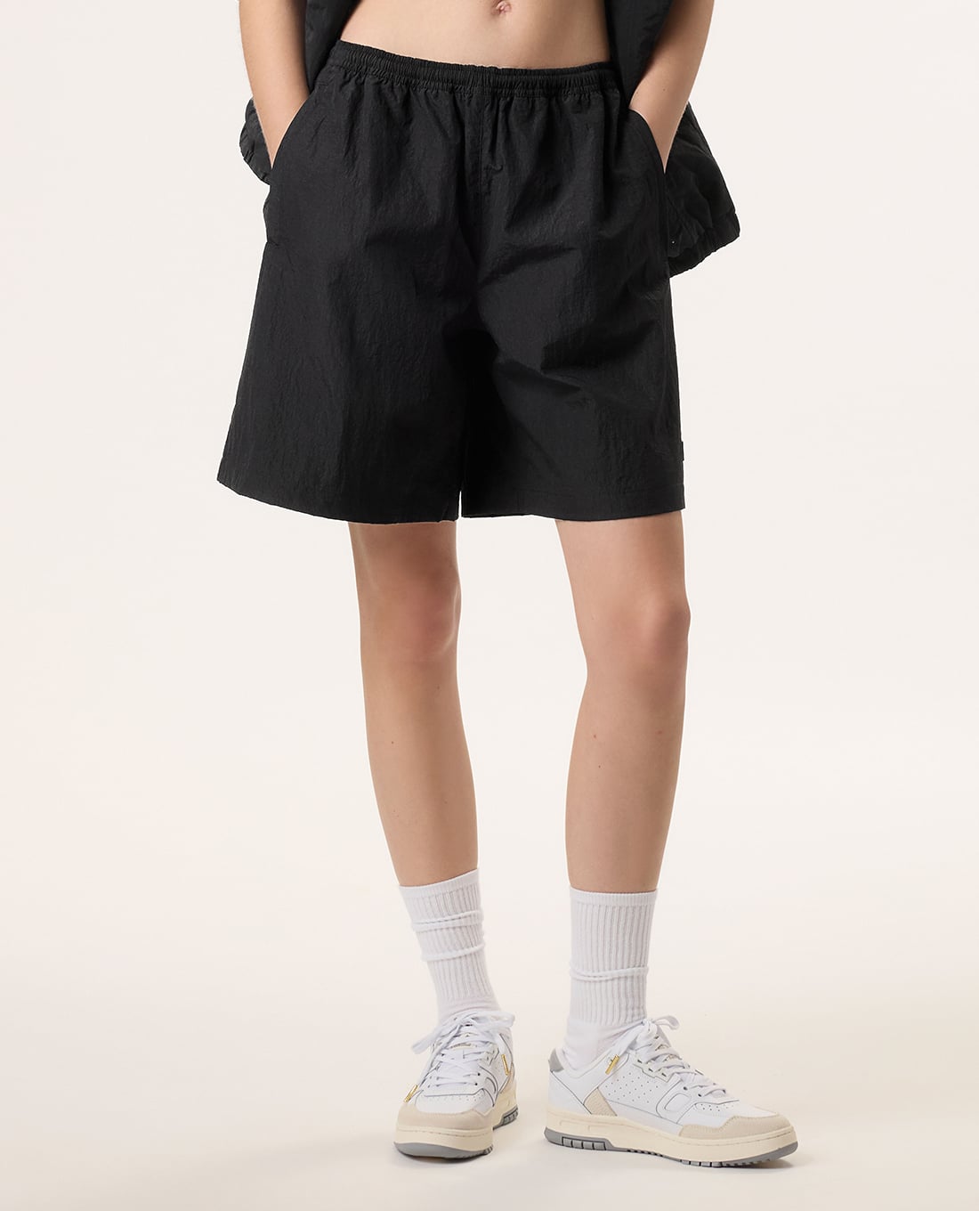 FILA - Quần short nữ ống rộng Hailey Bieber